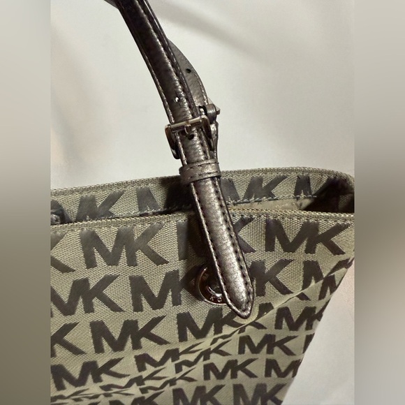 Michael Kors Jet Set Travel Top Zip Signature Monogram Tote Handbag for Women - Picture 13 of 14